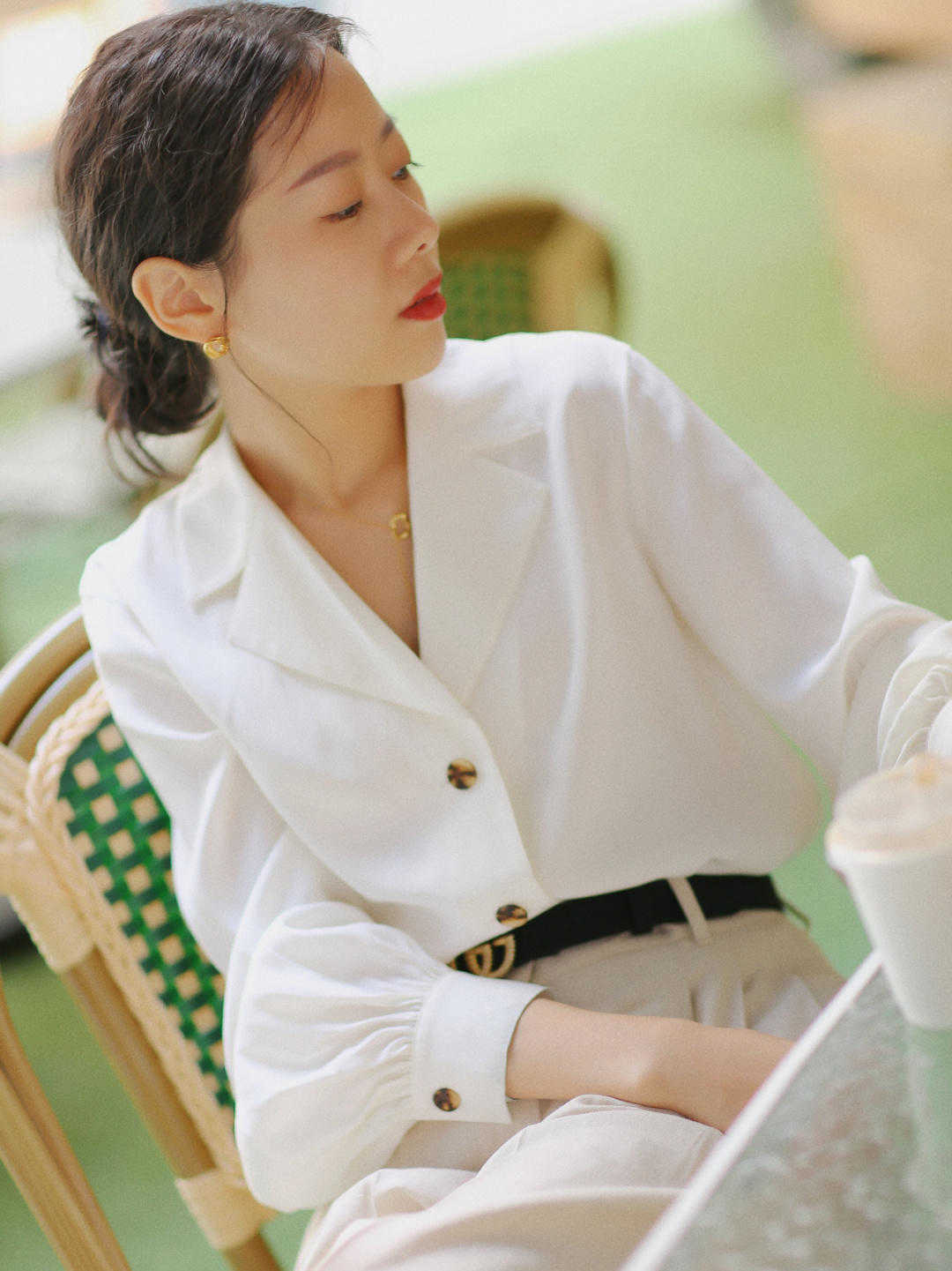 秋天|衬衫这样穿很耐看,学会这几个搭配技巧,提升气质还减龄