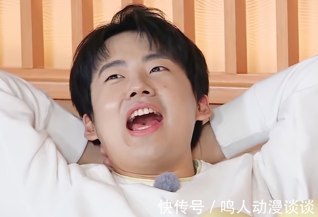 沙溢|郭麒麟脱掉鞋子，谁注意袜子上的图案，“德云大小姐”就是不一样