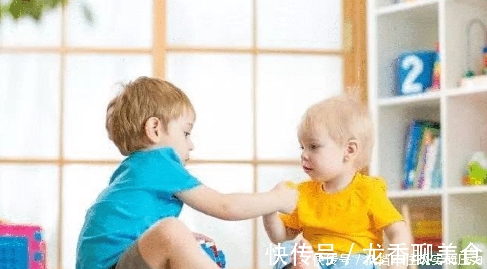 婴儿|当婴儿清醒时,父母就应该努力使婴儿愉快,尽量去满足他!