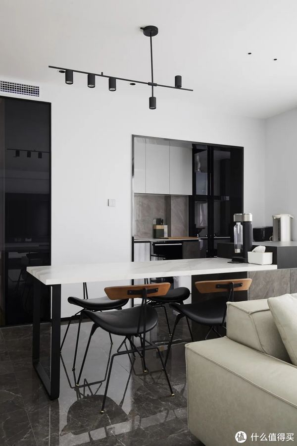 卫浴|绝！5口之家0杂物，只靠1扇门实现卫浴三分离