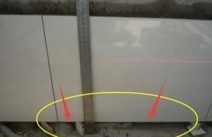 地面|头一次见卫生间贴瓷砖留空一排,真是太聪明了,后悔我家装早了