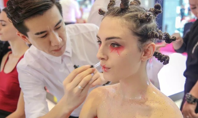 女生们|女大学生化妆前后对比照火了,堪比“换脸”,男生不敢信是同一人