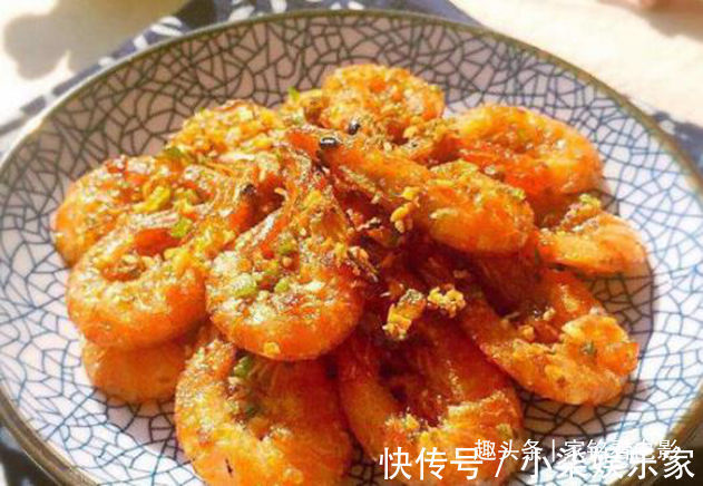 美食推荐农家垮炖鱼、平菇炒肉片、蒜香椒盐河虾、鲜香土豆片