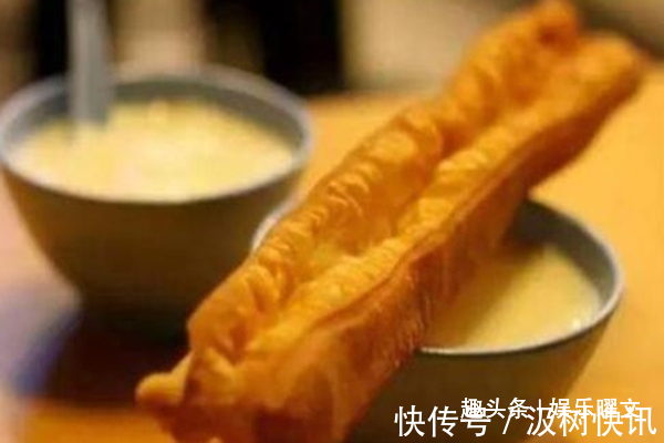 面团|自己做的油条加酵母是大忌,教你一点,油条蓬松又好吃