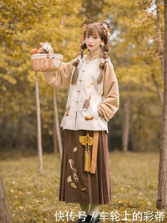 汉服|“糖炒栗子”味的汉服你见过吗软萌可爱,路人看了也喜欢
