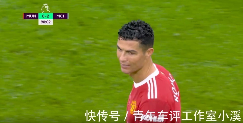 曼联|别尬黑了!慢动作回放C罗的铲球动作,他的目标是球并非德布劳内