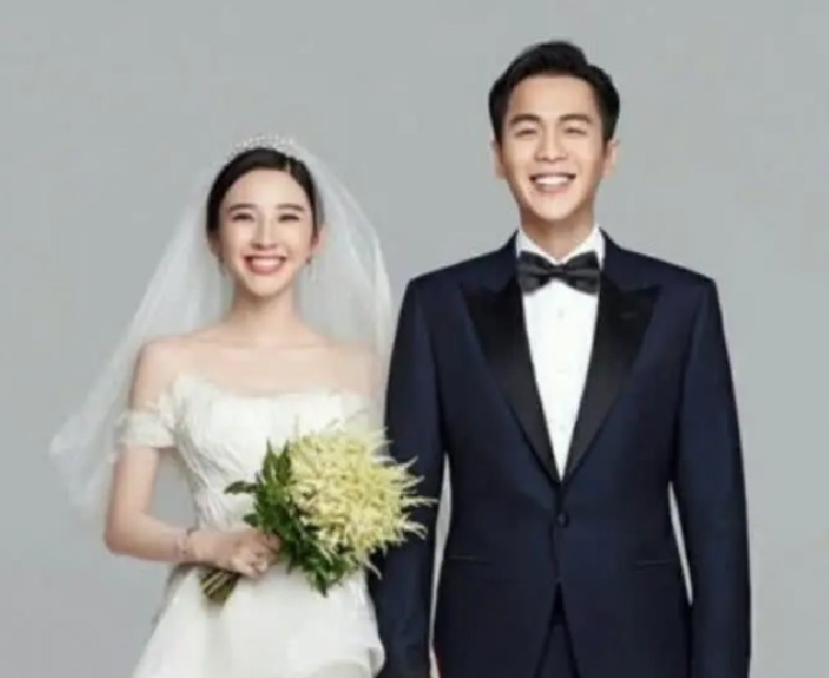 |同样是婚纱照,王祖蓝画风搞笑,黄晓明baby高大上,唯独她俩笑得最开心