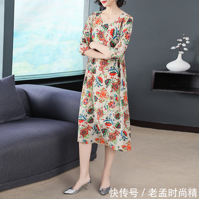 优雅|最近超火一款薄毛衣:叫“樱花粉”,春天搭小脚裤,贼美贼显年轻