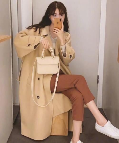 薄呢大衣+衬衫时髦干练，轻松解决“冬日肥”
