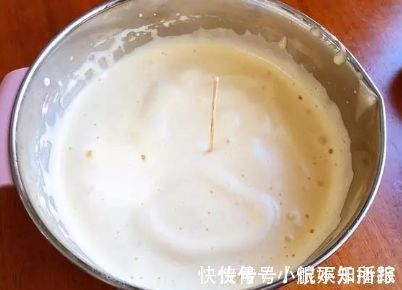 别再用电饭煲做蛋糕了,试试不锈钢盆蒸蛋糕,不分蛋,成功率更高