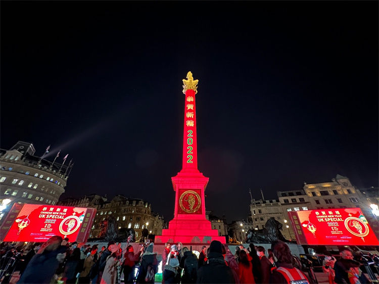 特拉法加广场|伦敦特拉法加广场除夕夜亮起“中国红”