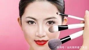 长期化妆和不化妆的女生,十年后区别也太大了，真可怕！