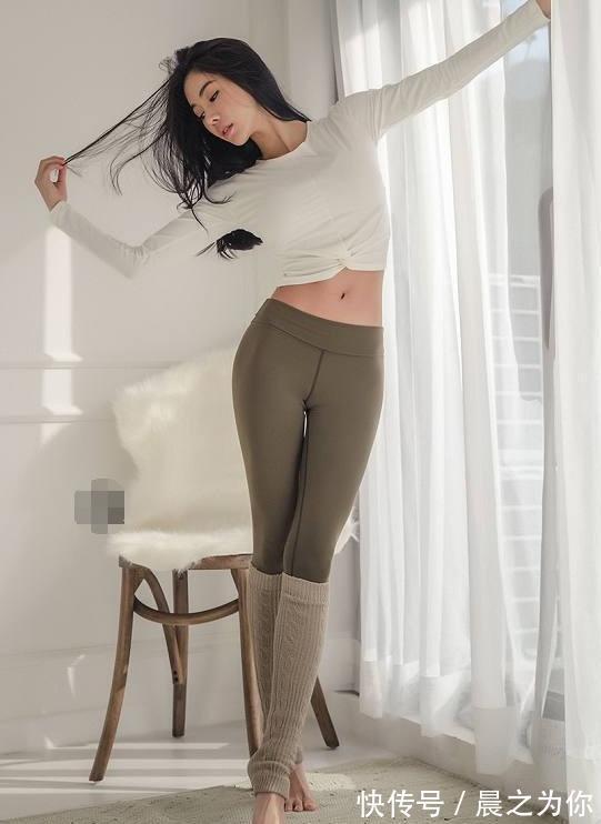 时尚 时尚穿搭:青春时尚的打底裤美女,充满女神气质!