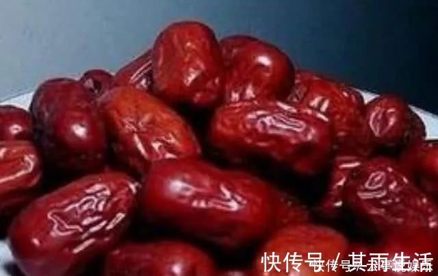 胶原蛋白|女人别太节俭,4物要舍得多吃,或助你补充胶原蛋白,更显年轻