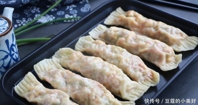 上桌|别蒸包子,教你懒人吃法,卷一卷8分钟出锅,早餐上桌准吃光