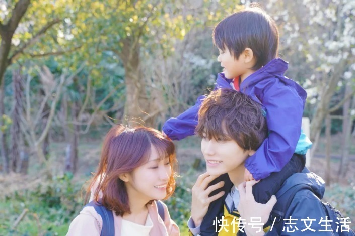 面对镜头|夫妇变闺蜜?一家三口玩cosplay,结果爸爸成了女装大佬