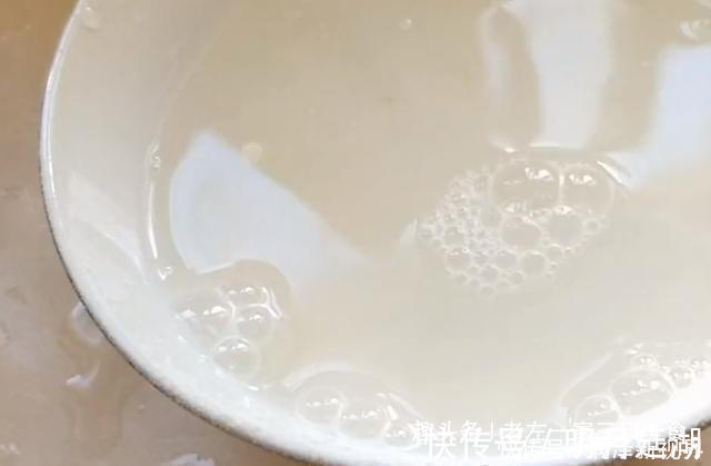 秘制|玉米面是宝,教你秘制新吃法,不蒸不煮不炸,出锅全家流口水,香