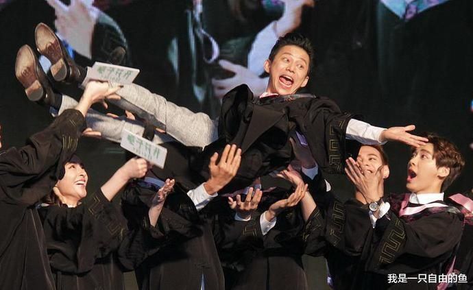  主持人|何炅又被顶上热搜临场发挥的背后，隐藏着他优秀人生的“秘诀”