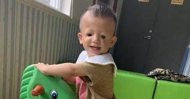 孩子|“鸟脸”妈妈不顾劝阻坚持生二胎,二宝顺利出生后,全家人都嫌弃