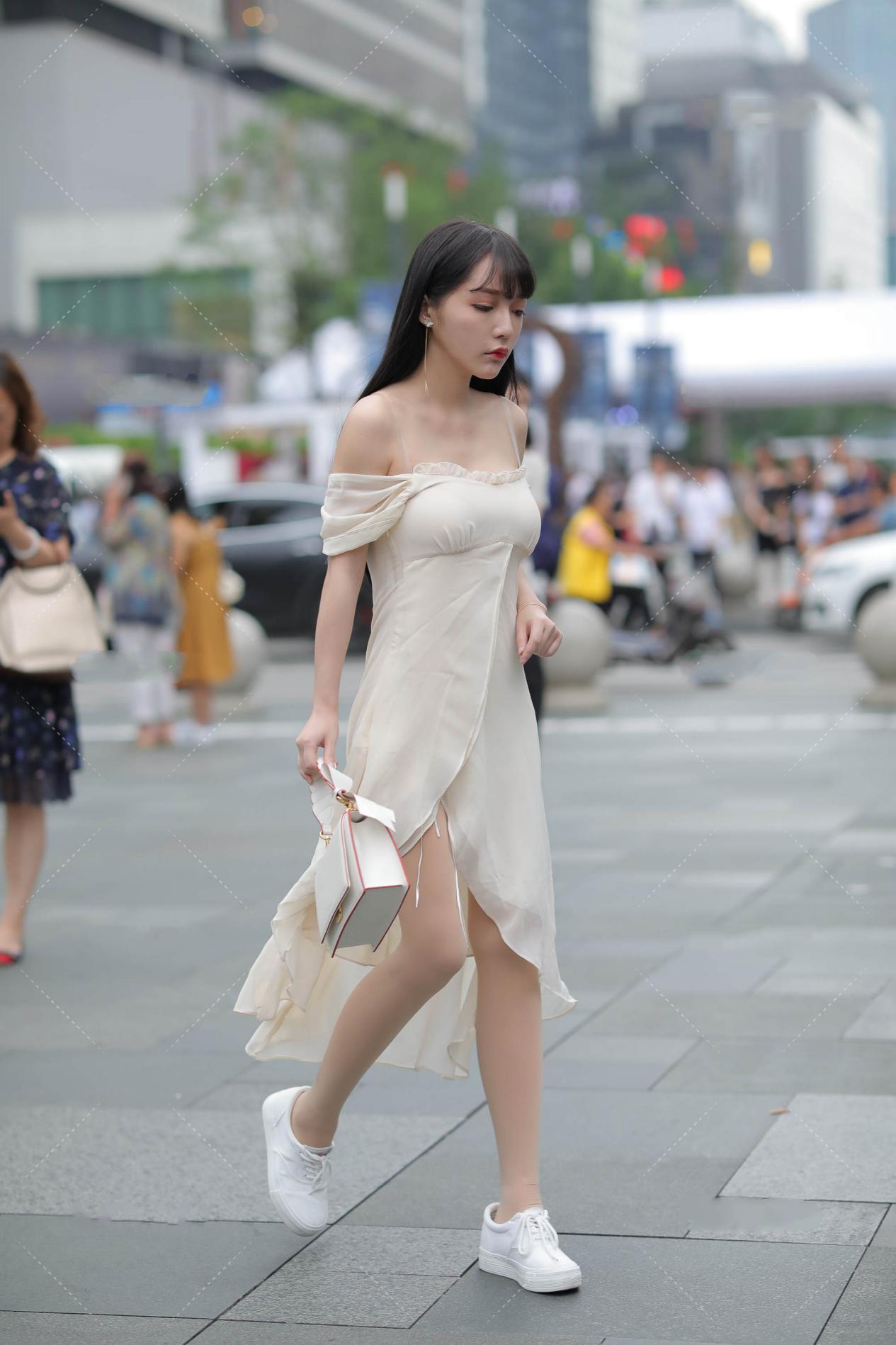 仙子|米白色衣服穿上很温柔, 穿着米白色的裙子像个仙子