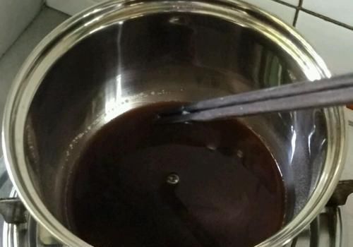 做钵仔糕,别只用粘米粉,多加一点它,口感更Q弹,好看又好吃