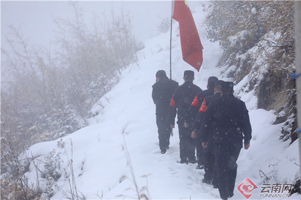 深山|他们在大雪里坚守着深山峡谷