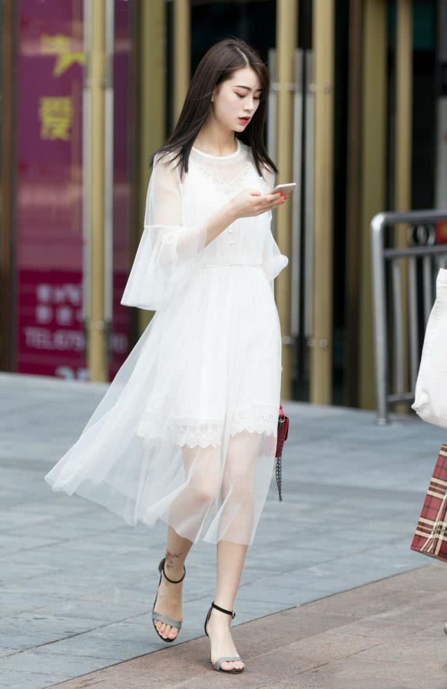 气质 连衣裙显精神还更加减龄,穿在身上休闲又不失气质的美