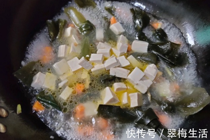 胡萝卜|夏天多喝汤水，喝起来非常的鲜，简单易做，清爽可口