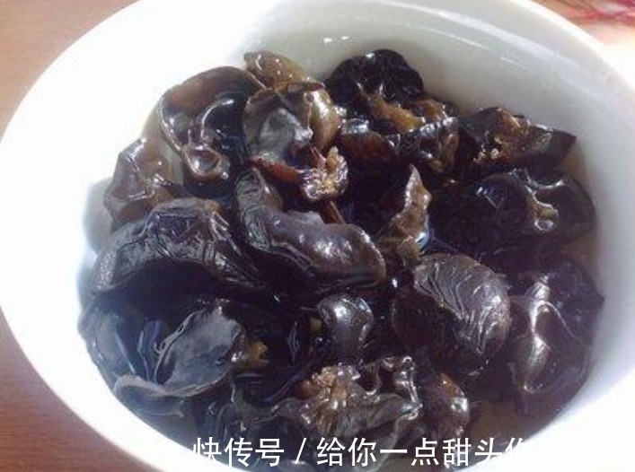 黄曲霉素|30岁男子肝癌离世,不抽烟不喝酒,只因味2种食物吃太多