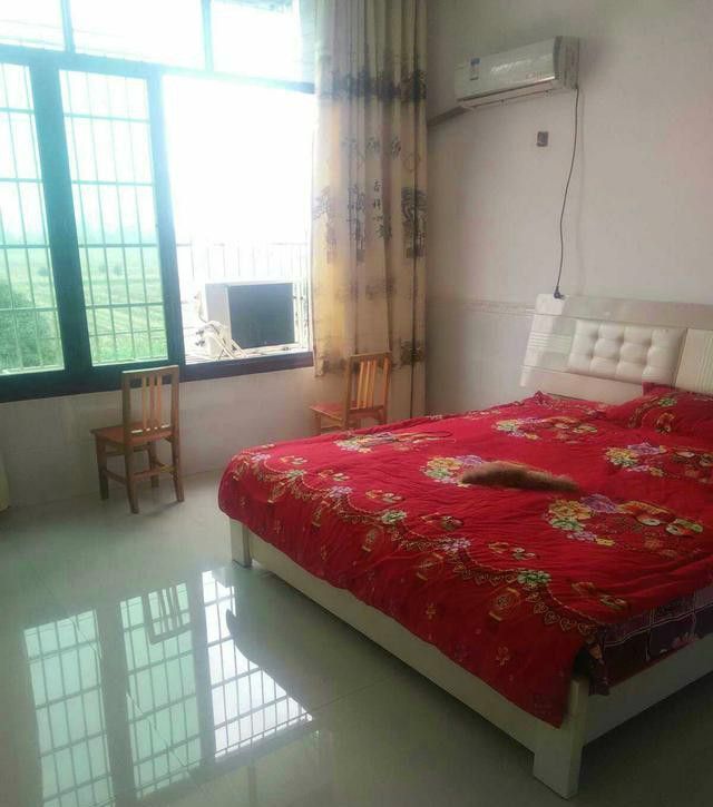 第一次去男朋友家,厨房有城里客厅2个那么大,太喜欢了!