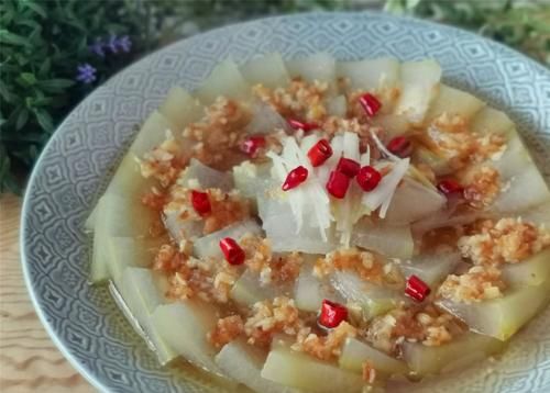  做法|冬季，这是金银蒜蓉酱汁的做法，冬瓜清淡味美颜值高，给肉都不换