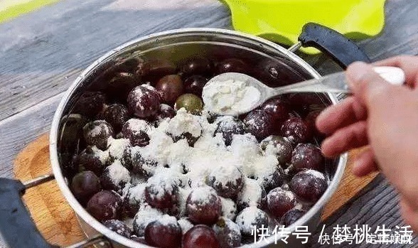 葡萄皮|洗葡萄,只会用盐水就错了!多加2样,虫子乖乖逃走,又快又干净