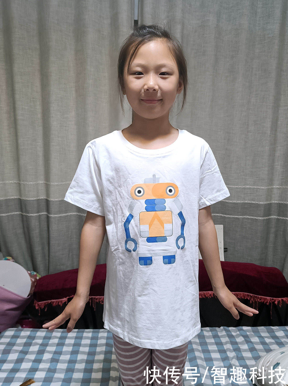 衣服|倒咖啡倒酱油测试白T恤,真的不会脏