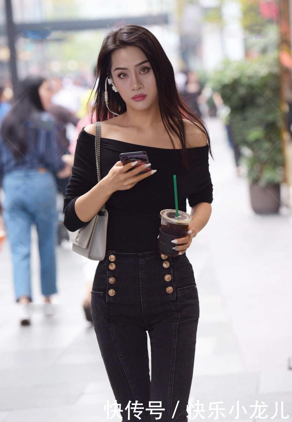 奶茶妹妹|超清纯的奶茶妹妹,小u领的灰色背心,秋季的清凉风扑面而来