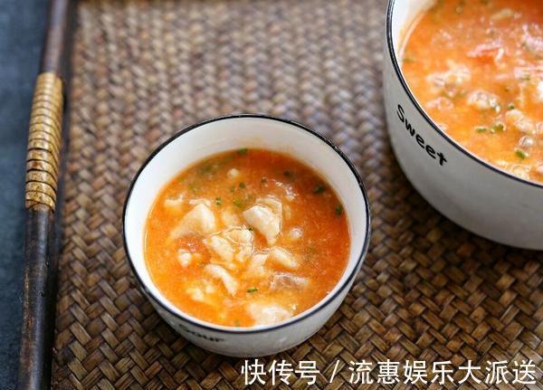 能喝上瘾的鱼肉汤做法,鲜香滑嫩,汤色红润更诱人