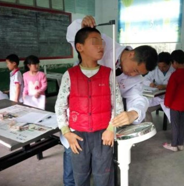 小惠|13岁男孩停止发育,身高超不过1米6,家长的无知终会让孩子买单