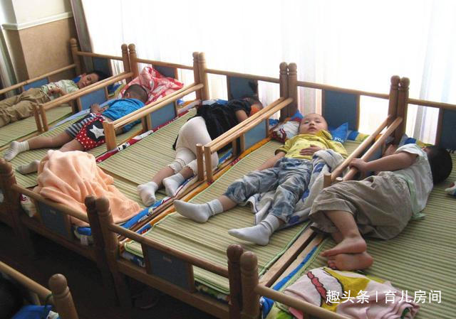 帽衫|看过幼儿园孩子午睡的样子,才知道有些衣服,真的很不适合孩子
