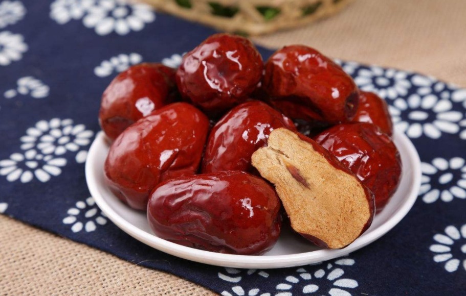 红枣|红枣和它一起泡,睡前喝一杯,气血足了,不失眠了,皮肤细腻光滑