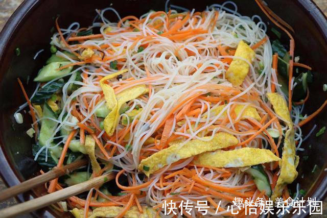 素菜|夏天比肉还受欢迎的素菜,花钱不多,简单一拌就上桌,比凉皮好吃
