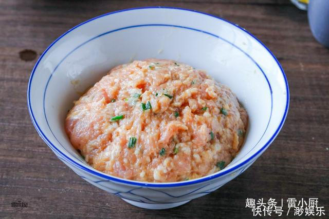 牢记这个拌肉馅的诀窍,饺子和包子才会鲜嫩多汁,好吃不腻