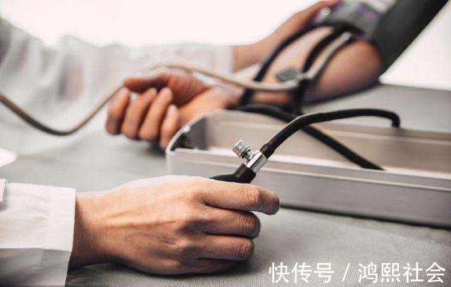 高血压患者|对付高血压，喝好早晚两杯水，血压自己往下“跳”