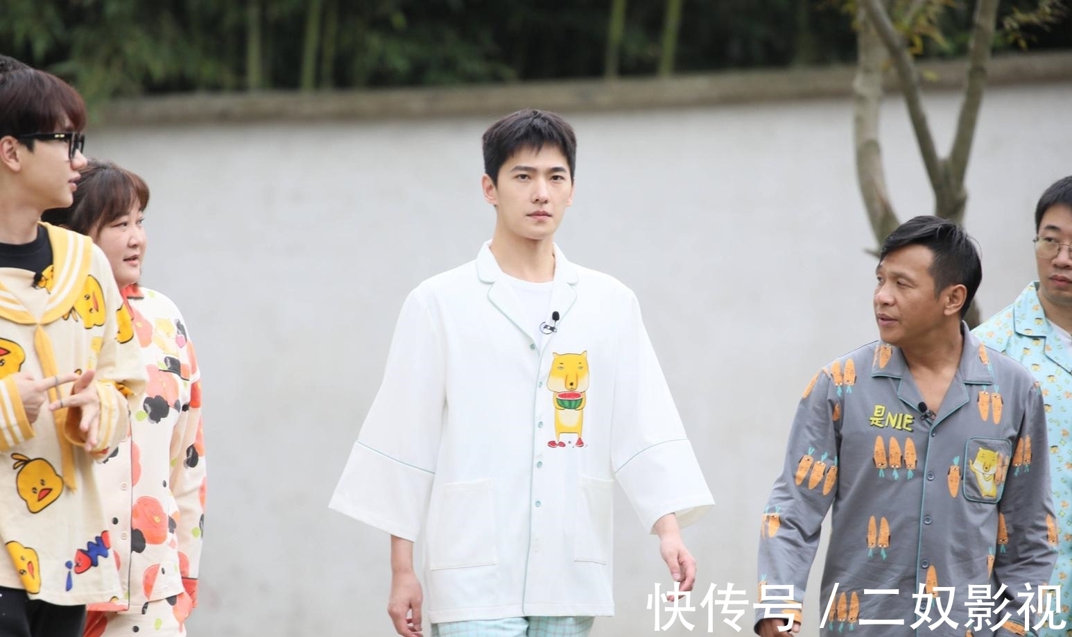 呆萌可愛|楊洋無懼綜藝陰影!參加《青春環游記3》錄制,睡衣造型呆萌可愛