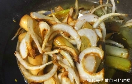 万能葱油配方来了,牢记“1葱1酱2香料”,过年炒菜调馅做啥都香