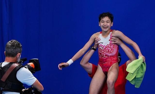 夺冠|全红婵将获700万奥运奖金！单广东就奖500万，全爸拒绝企业真英明