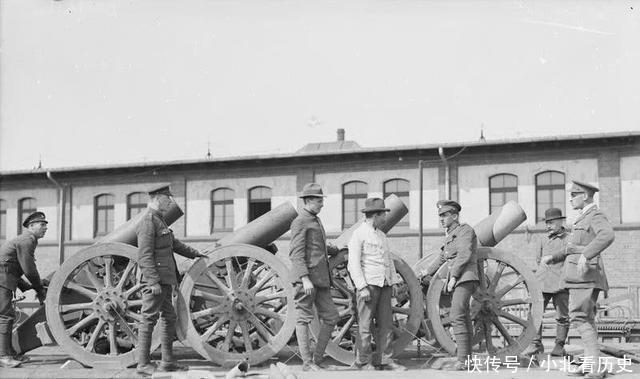 弹药|1919年英军监督德国工人拆毁火炮弹药 战争阴云挥之不去!