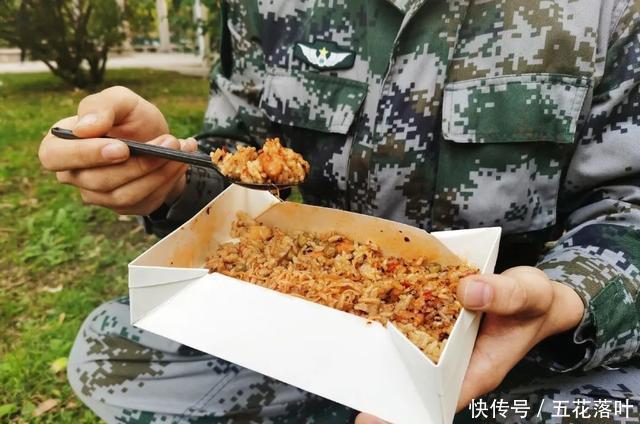 值得|带你品尝最快最好吃的“外卖”!单兵自热食品值得拥有