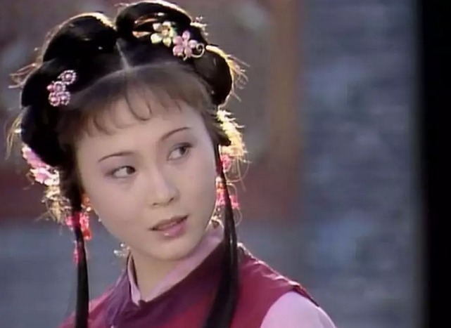 小丫环$读《红楼梦》:薛宝钗为什么怕得罪小红?