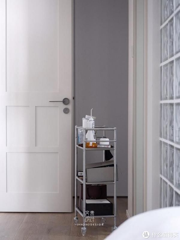 客厅|90后妹子的家火了，一人住98㎡精致又高级，网友：还缺男朋友吗？