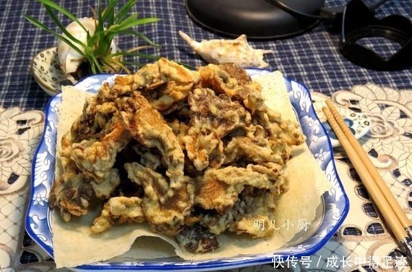 炸蘑菇,不要挂糊直接下锅,多加这一步,色泽金黄,口感香酥脆