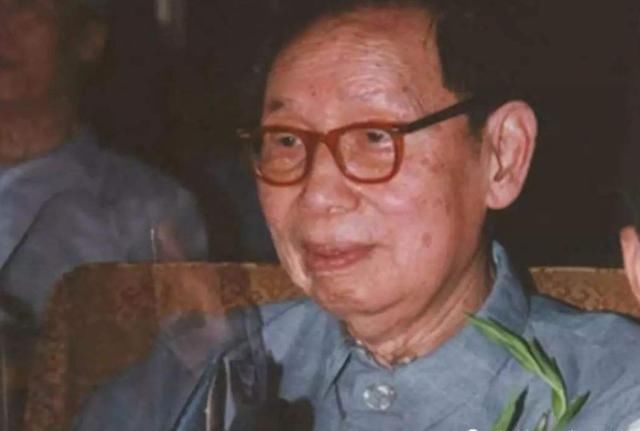 坛子|抱着咸菜坛子的乞丐,赖在清华不肯离开,校长看到后热泪盈眶